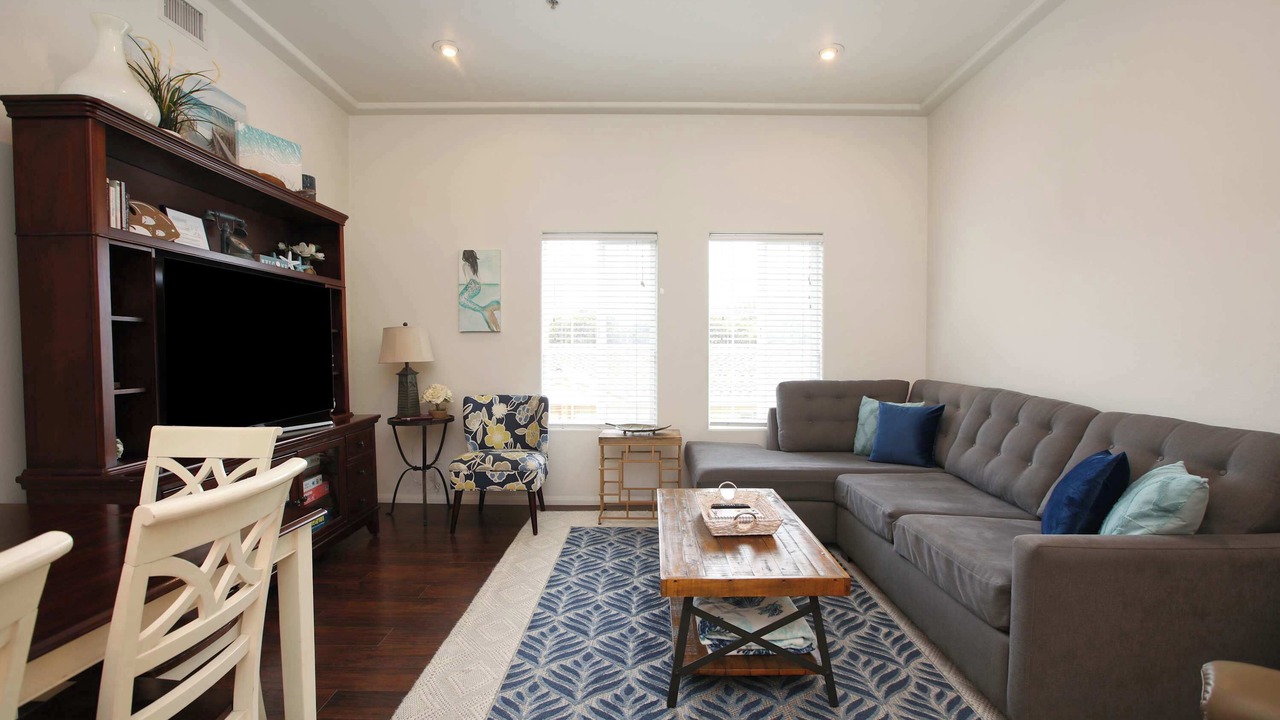 Photo of Livingroom in Downtown