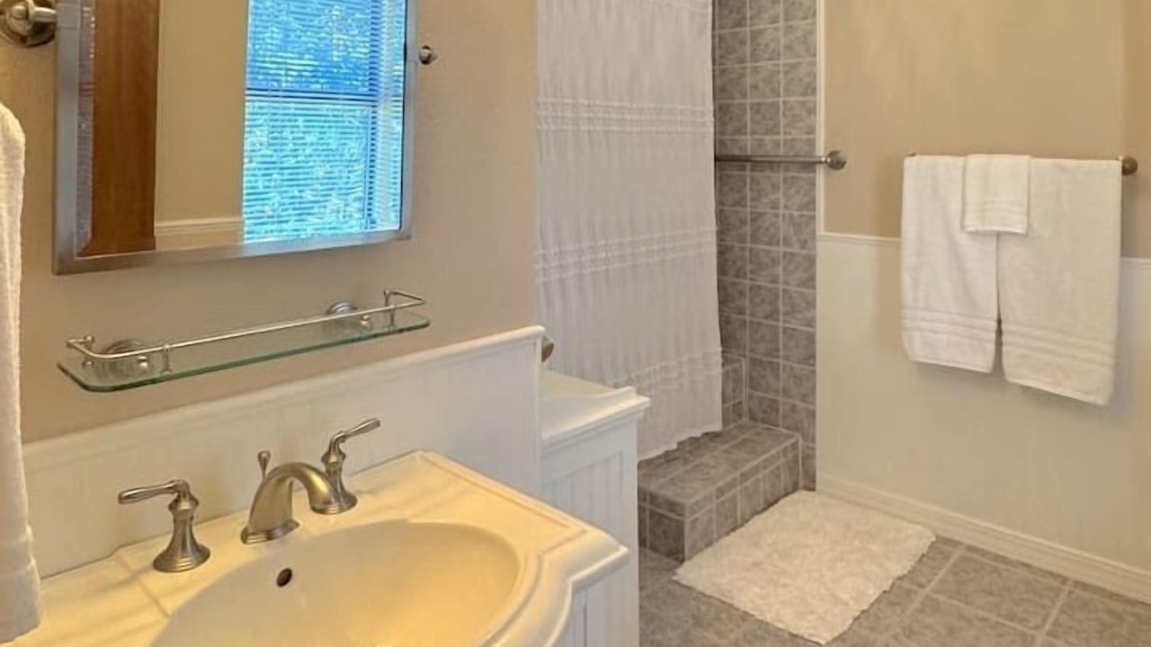 Photo of Bathroom in Holiday Island