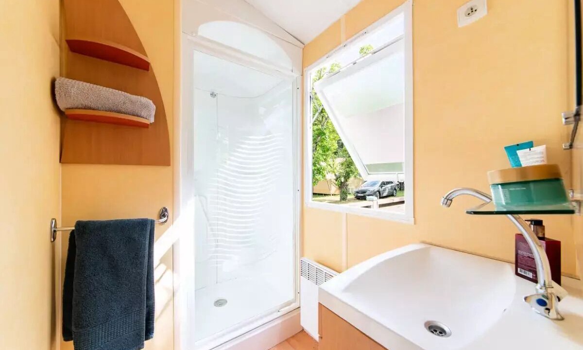 Photo of Bathroom in Saint-Vincent-de-Durfort