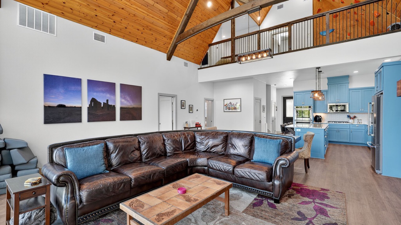 Photo of Livingroom in Council Creek South