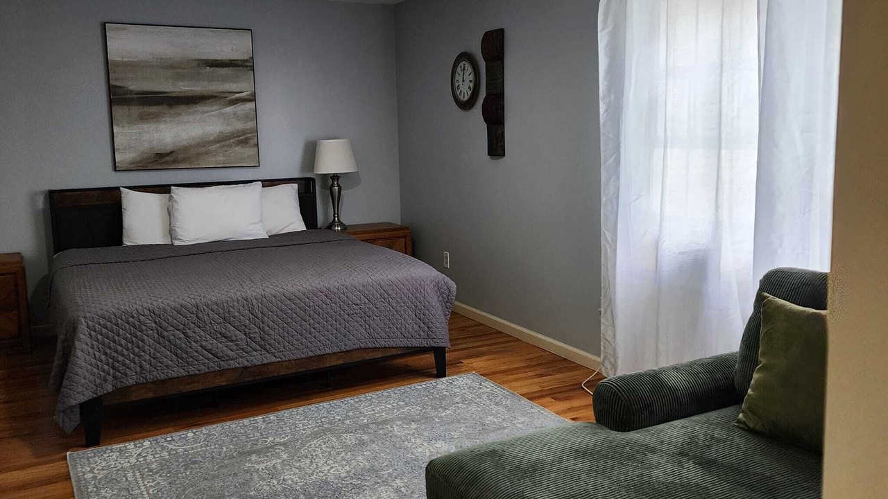 Photo of Bedroom in Newark