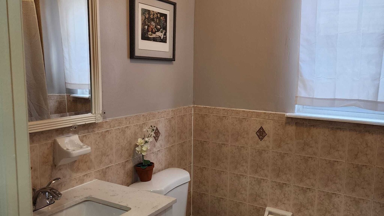Photo of Bathroom in Newark