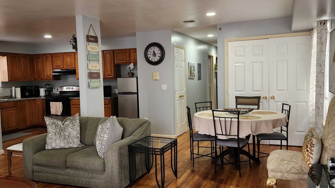 Photo of Livingroom in Newark