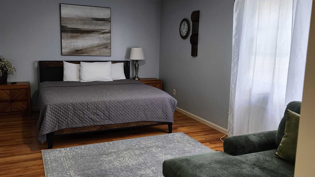 Photo of Bedroom in Newark