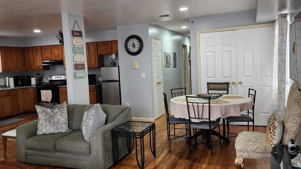 Photo of Livingroom in Newark
