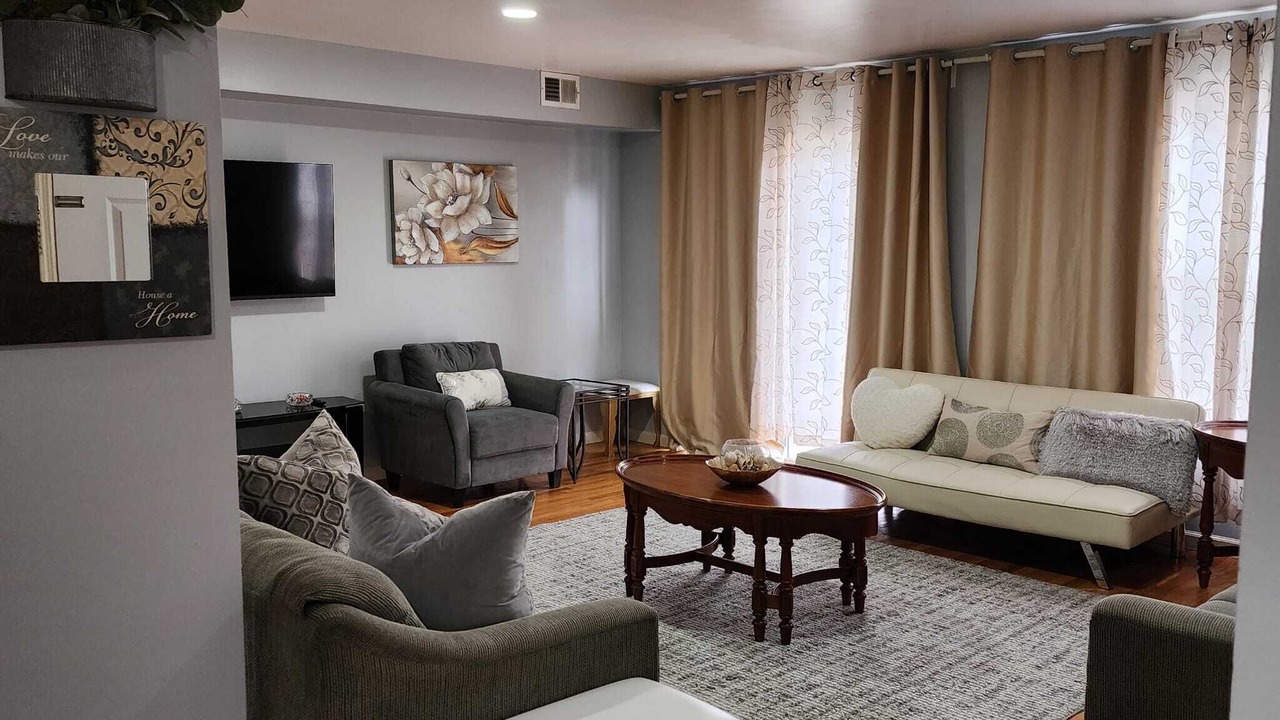 Photo of Livingroom in Newark