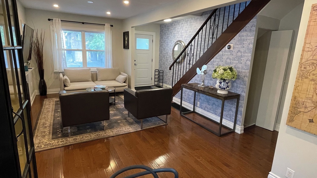 Photo of Livingroom in Old East York
