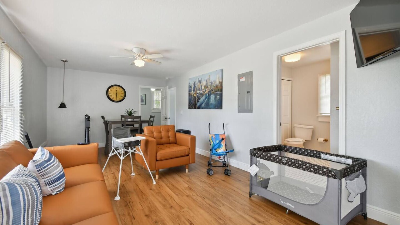 Photo of Livingroom in Colonialtown North