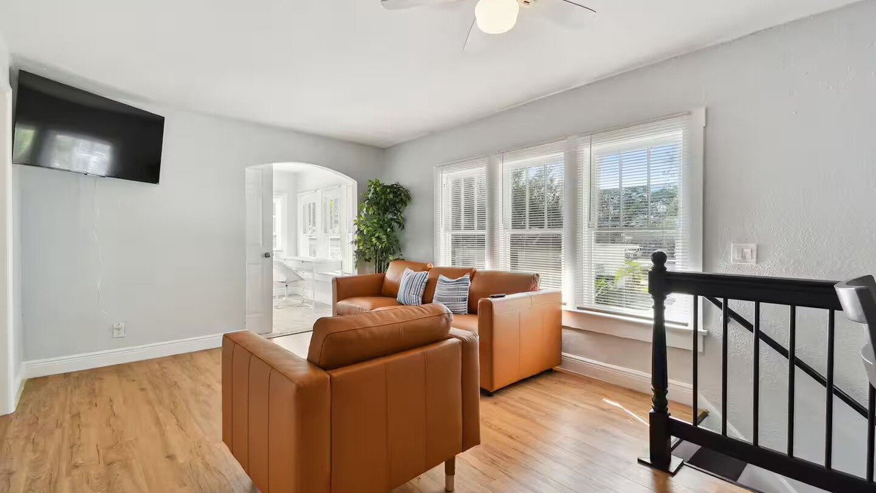 Photo of Livingroom in Colonialtown North