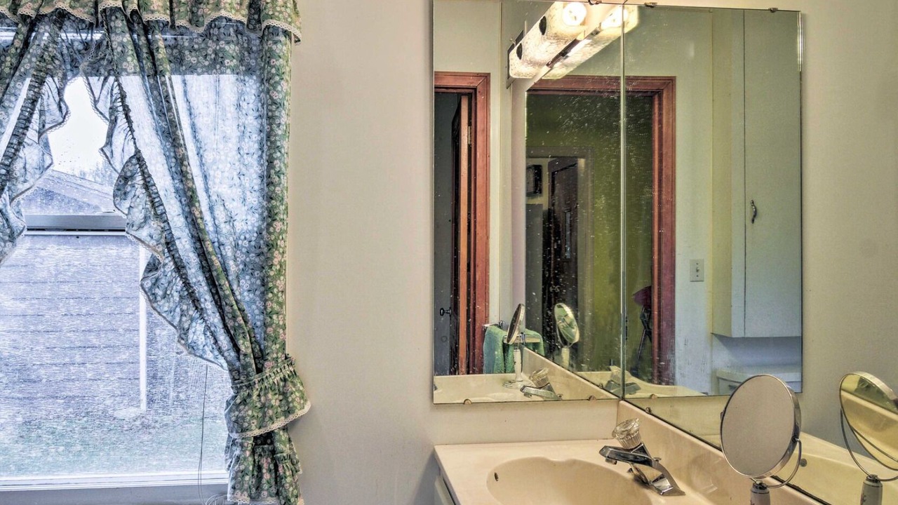 Photo of Bathroom in Le Roy