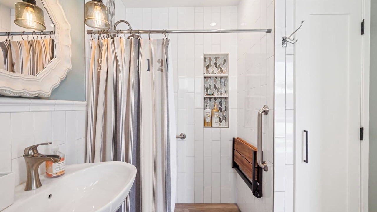 Photo of Bathroom in La Canada Flintridge