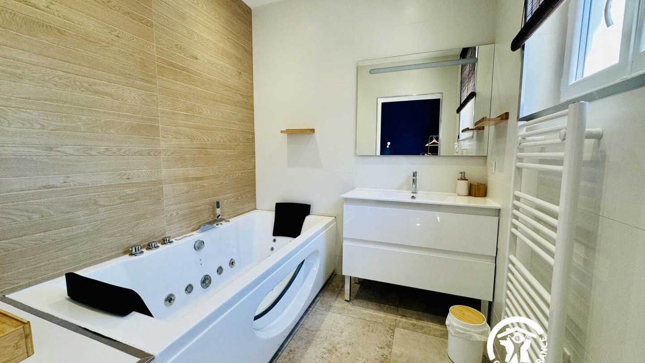 Photo of Bathroom in Cuxac-dʼAude