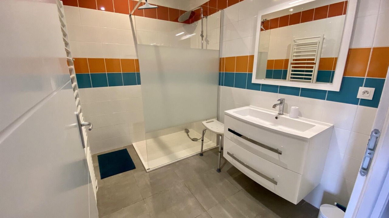 Photo of Bathroom in Roquefort-des-Corbieres