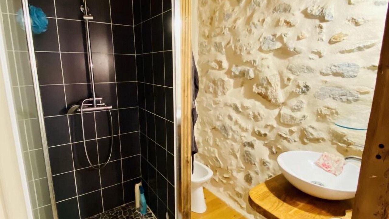 Photo of Bathroom in Roquefort-des-Corbieres