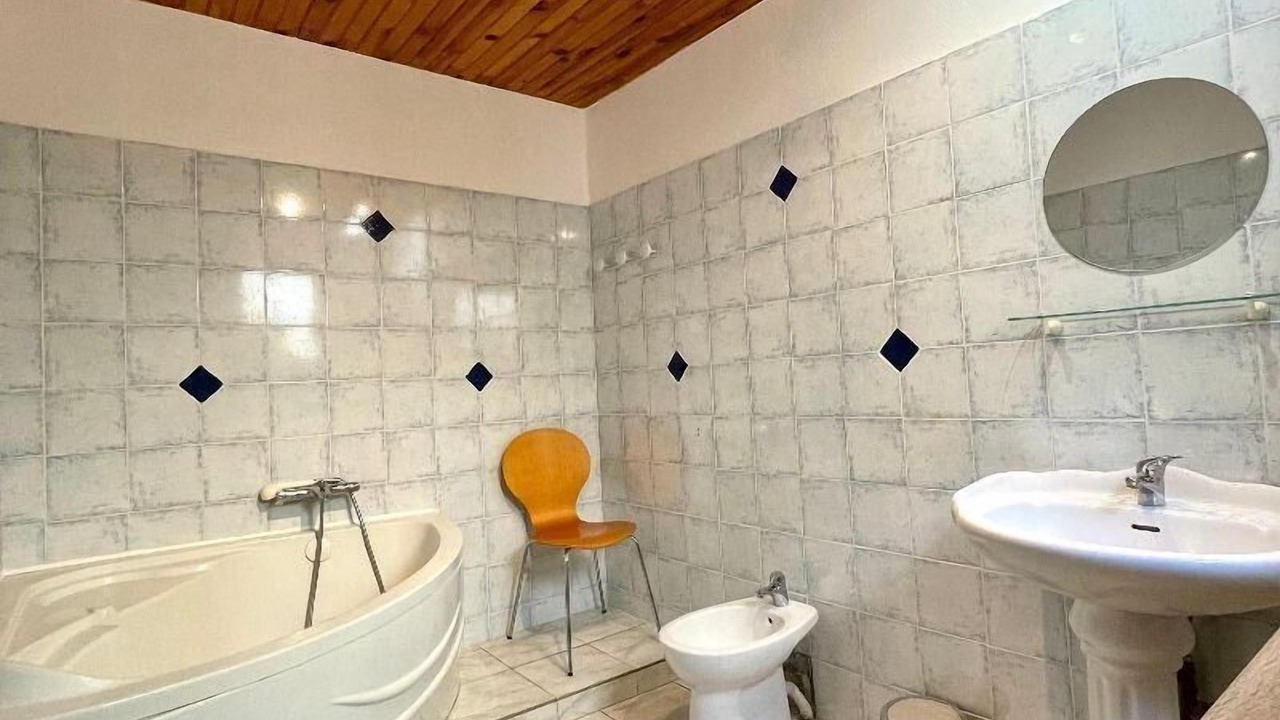Photo of Bathroom in Roquefort-des-Corbieres