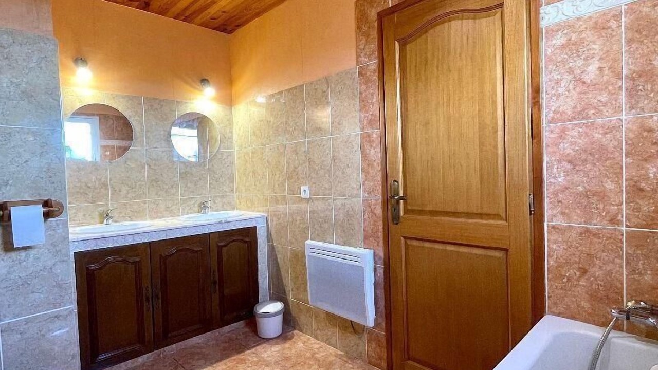 Photo of Bathroom in Roquefort-des-Corbieres