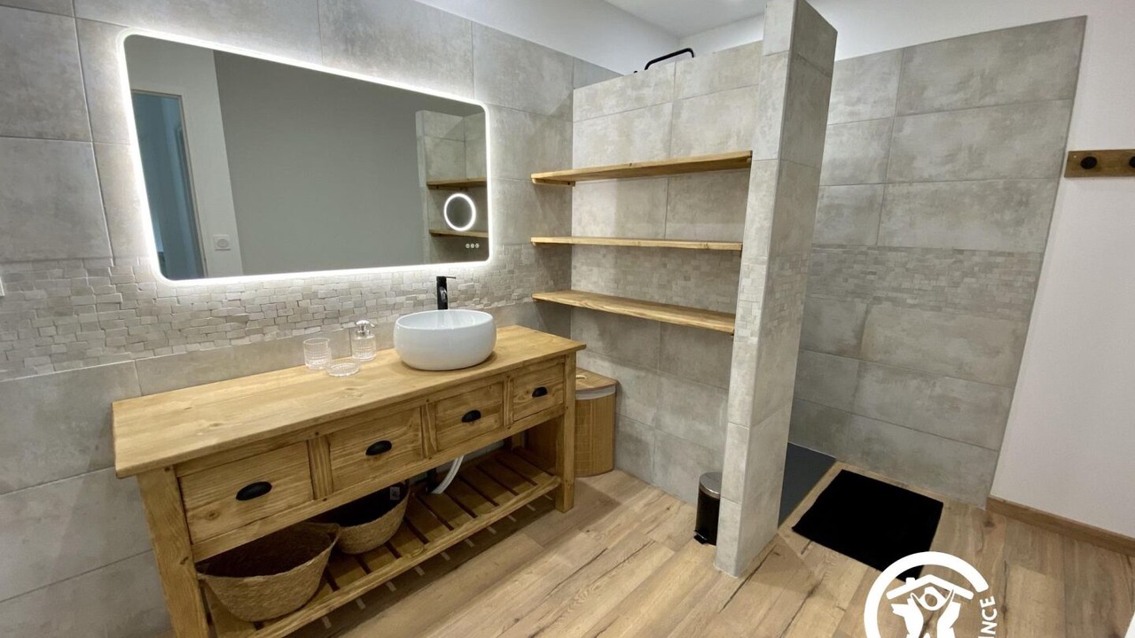 Photo of Bathroom in Roquefort-des-Corbieres