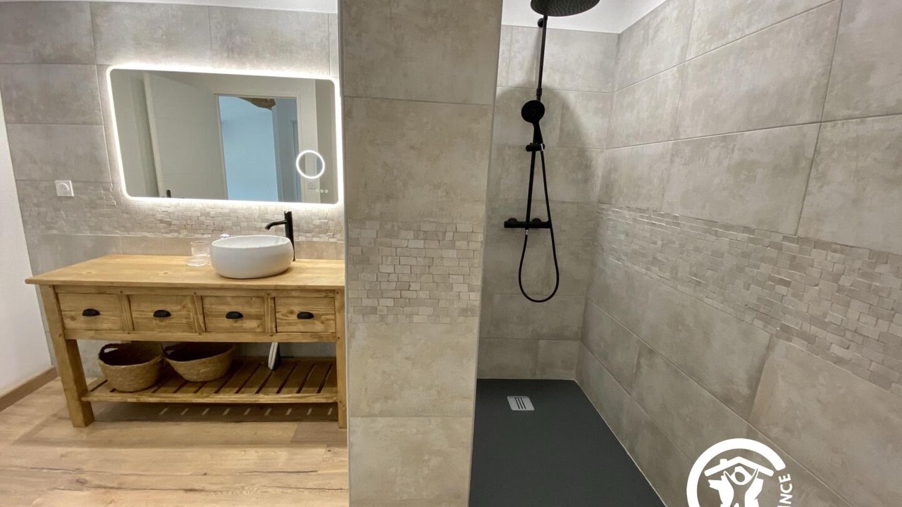 Photo of Bathroom in Roquefort-des-Corbieres