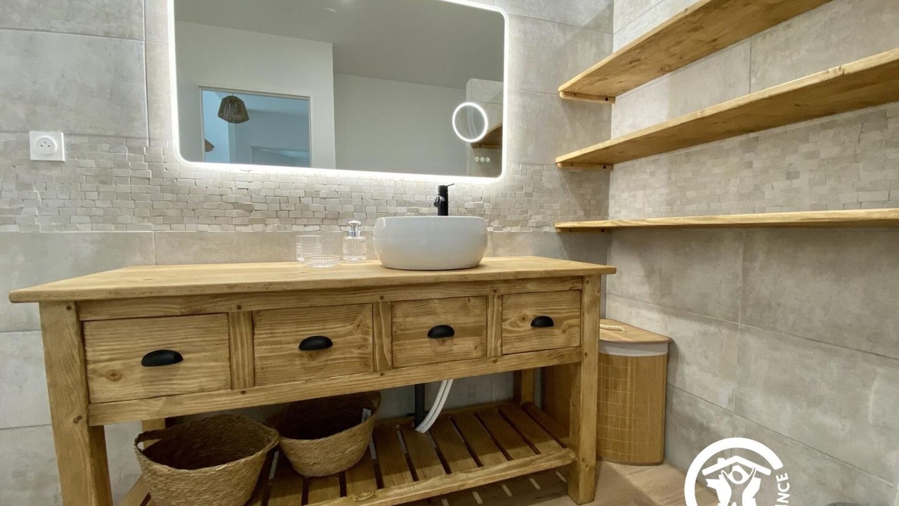 Photo of Bathroom in Roquefort-des-Corbieres