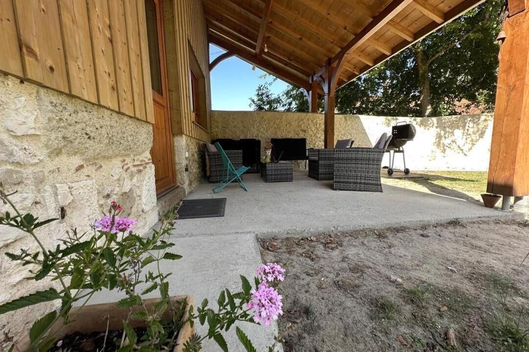 Photo of Patio Balcony in Arue