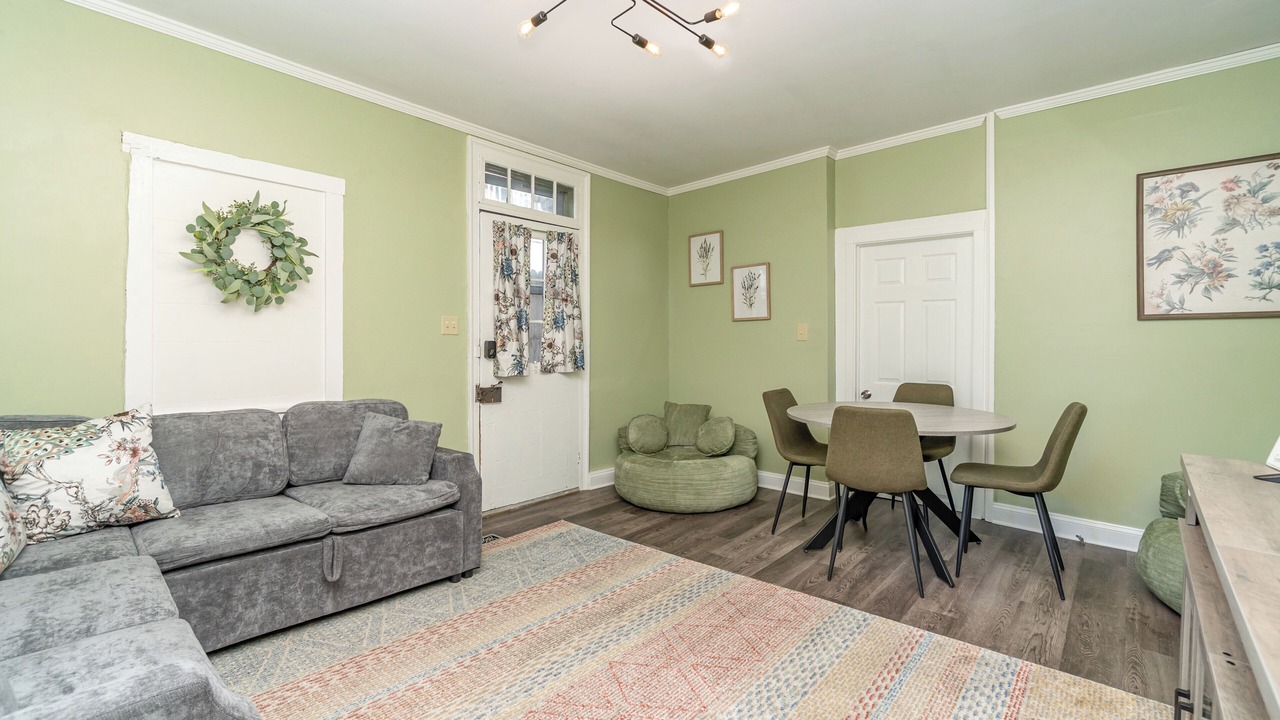 Photo of Livingroom in Elizabethtown