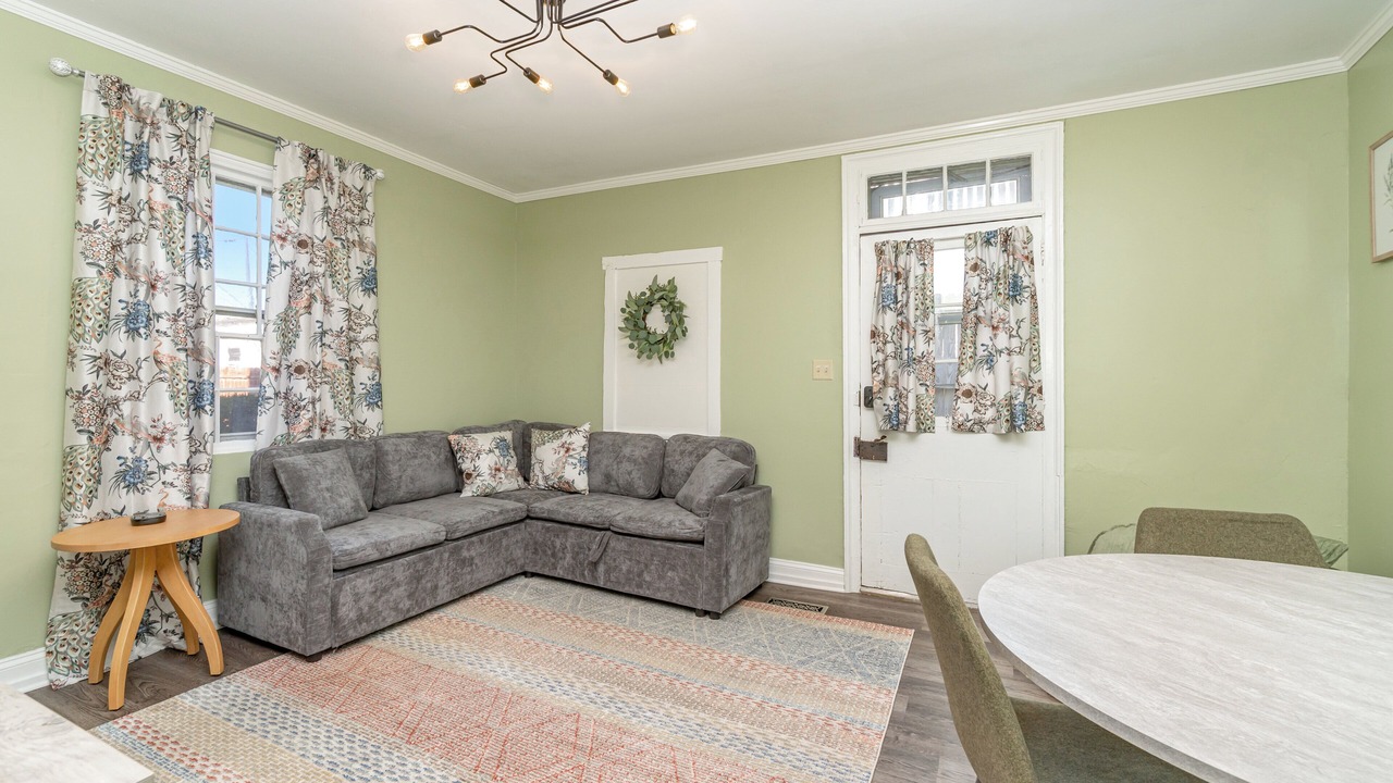 Photo of Livingroom in Elizabethtown