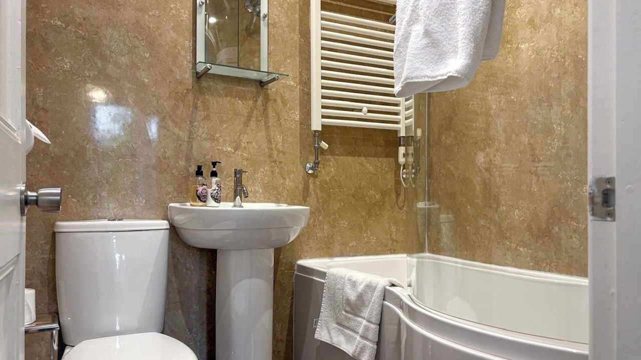 Photo of Bathroom in Giggleswick