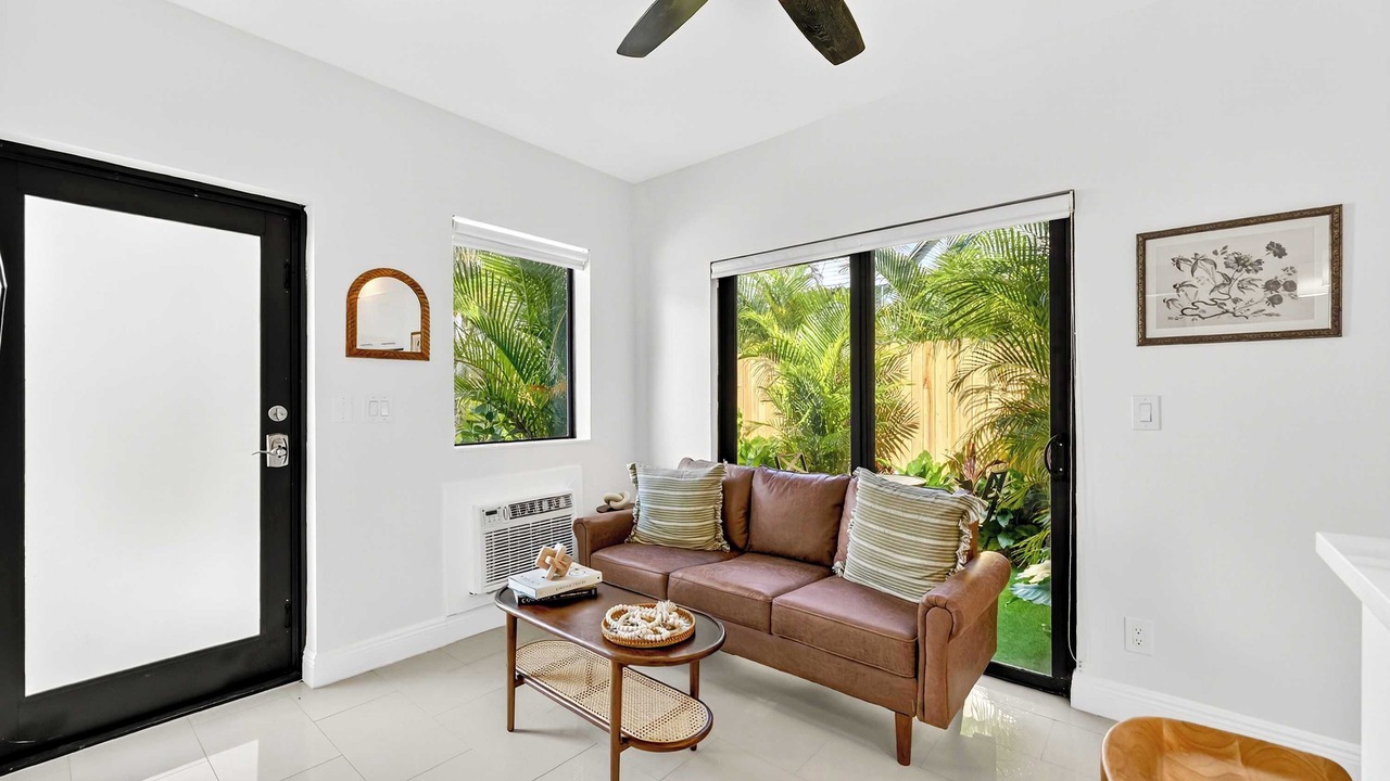Photo of Livingroom in Beverly Heights