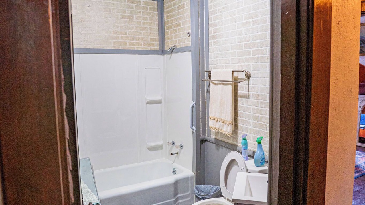 Photo of Bathroom in Poplar Bluff