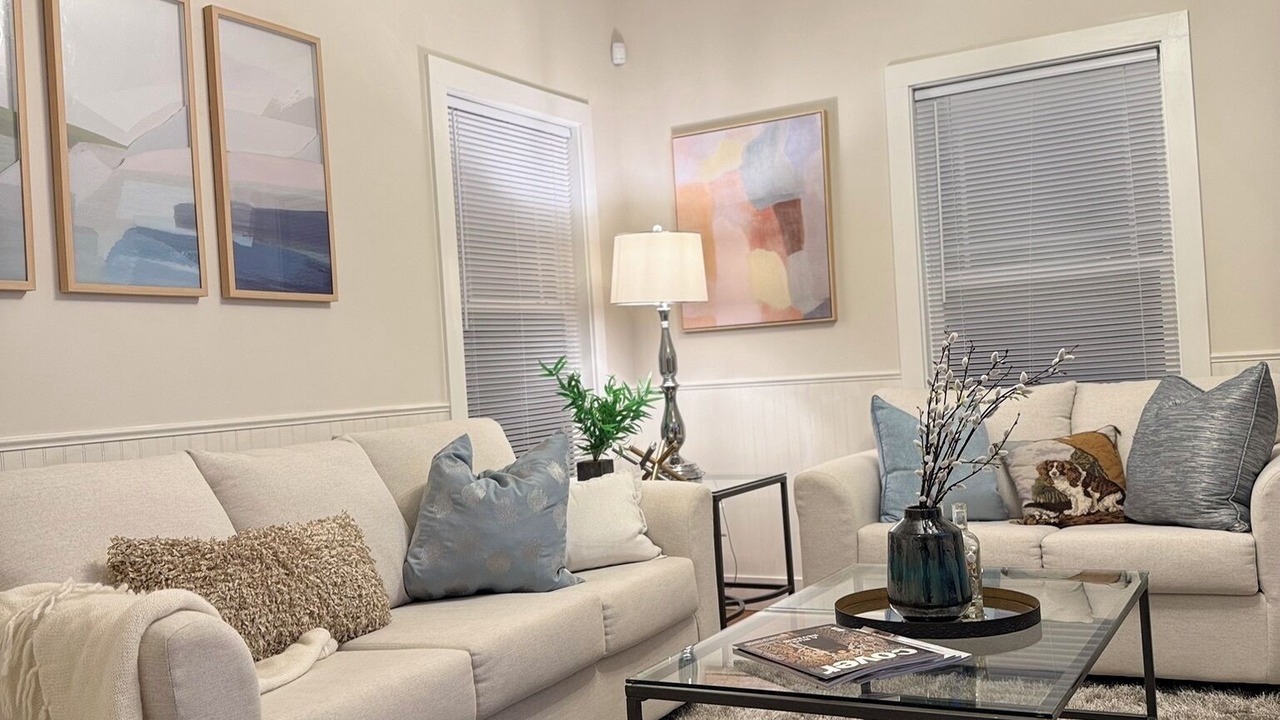 Photo of Livingroom in Downtown