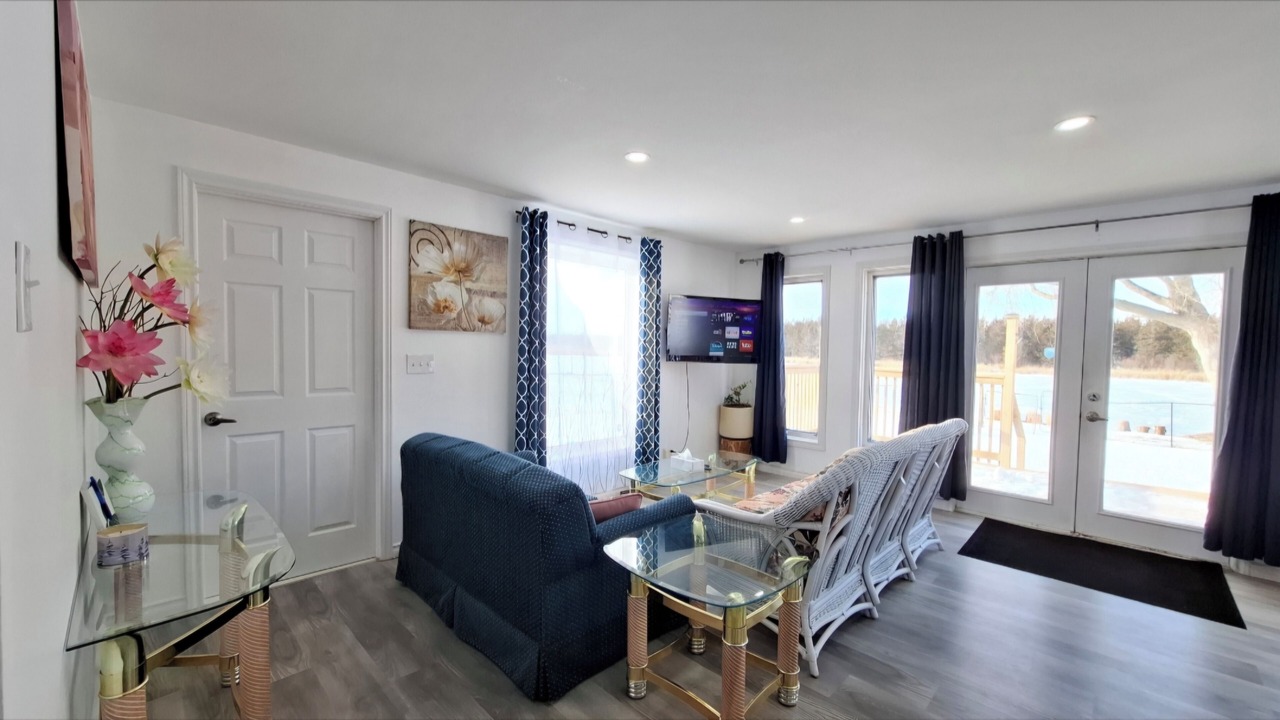Photo of Livingroom in Shannonville