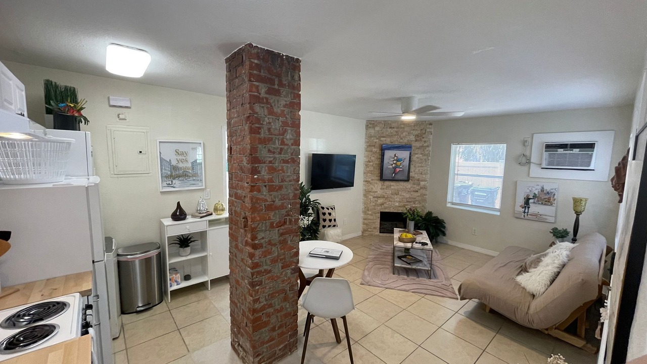 Photo of Livingroom in College Park