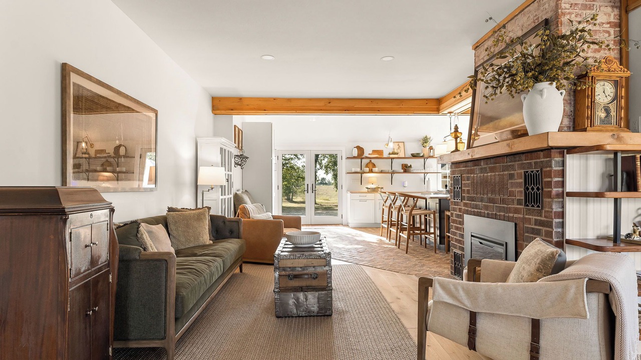Photo of Livingroom in Brookline Station