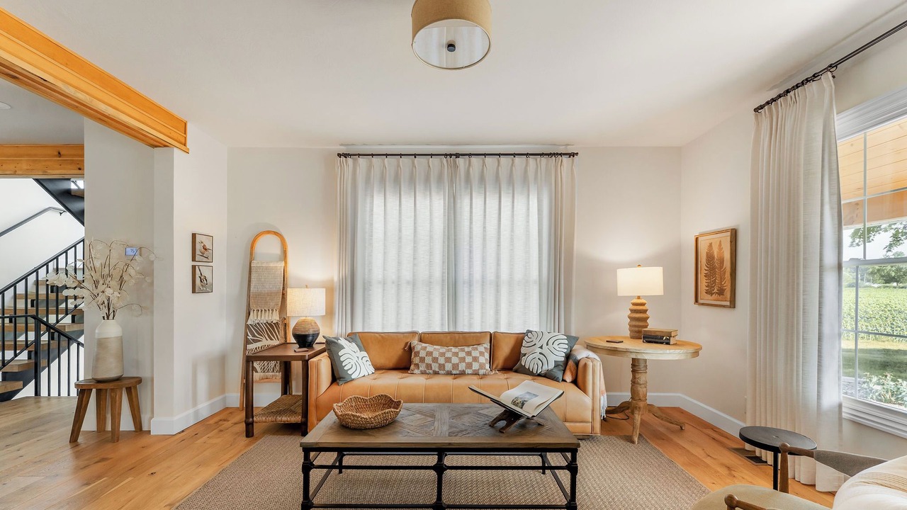 Photo of Livingroom in Brookline Station
