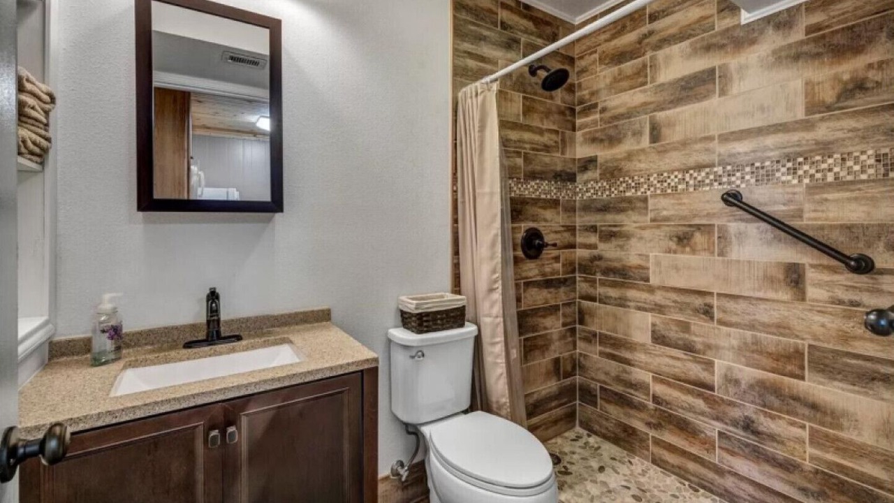 Photo of Bathroom in Kingsland