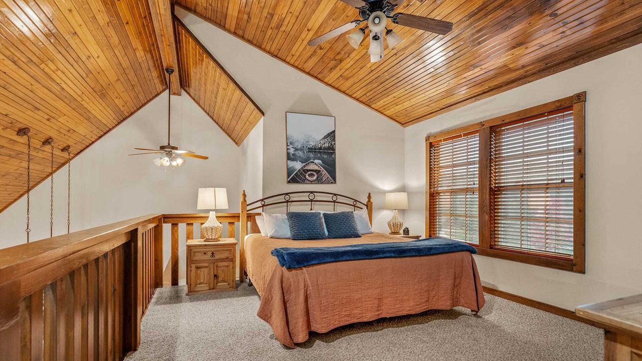 Photo of Bedroom in Reeds Spring