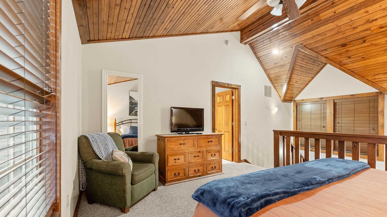 Photo of Bedroom in Reeds Spring