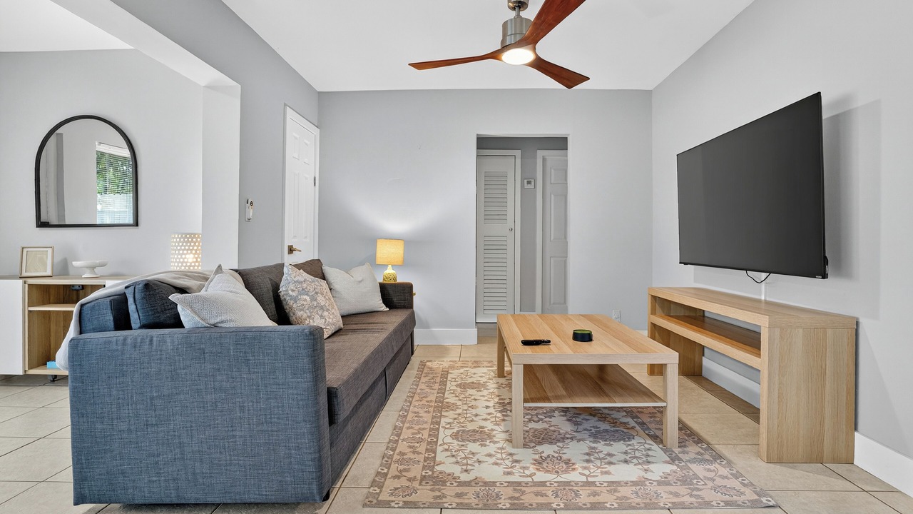 Photo of Livingroom in South Middle River