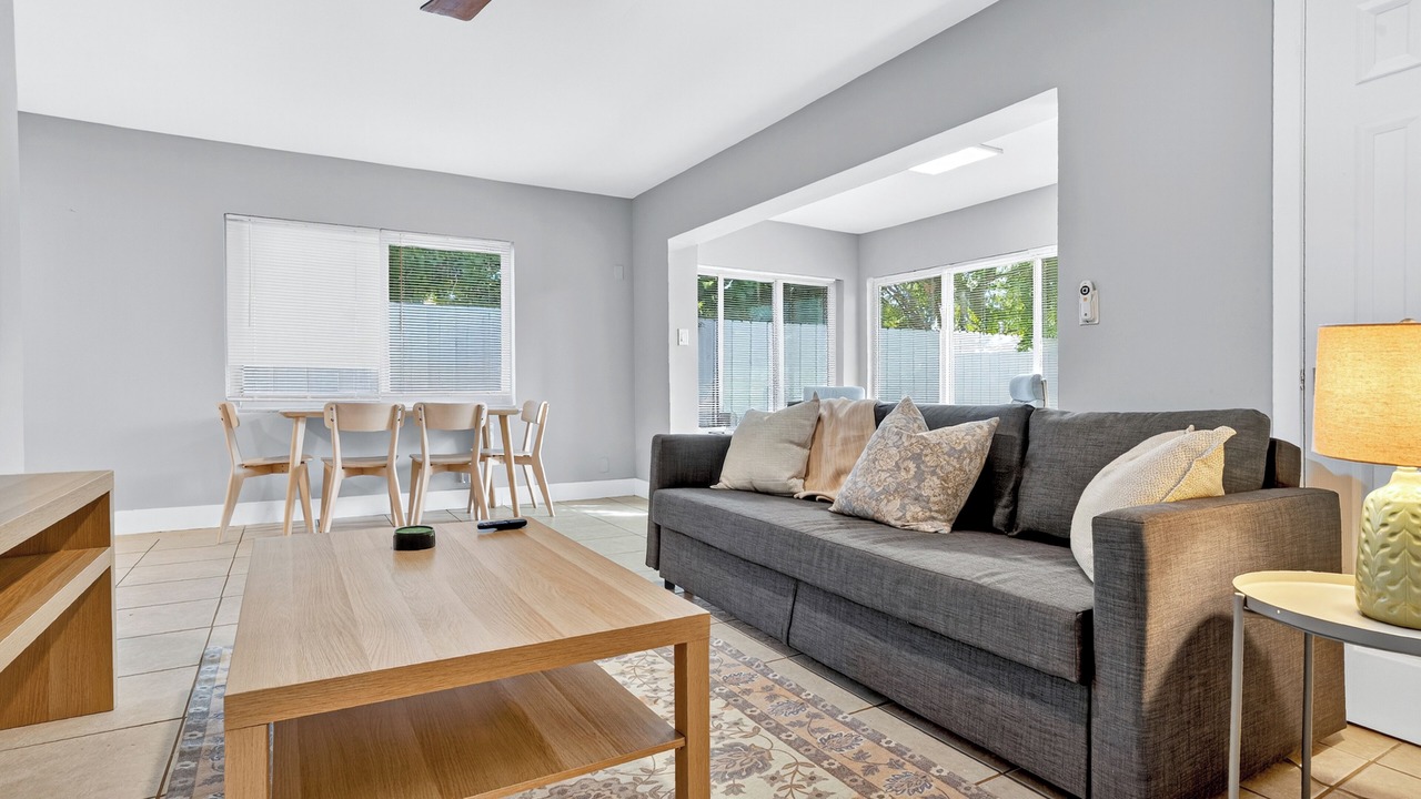 Photo of Livingroom in South Middle River