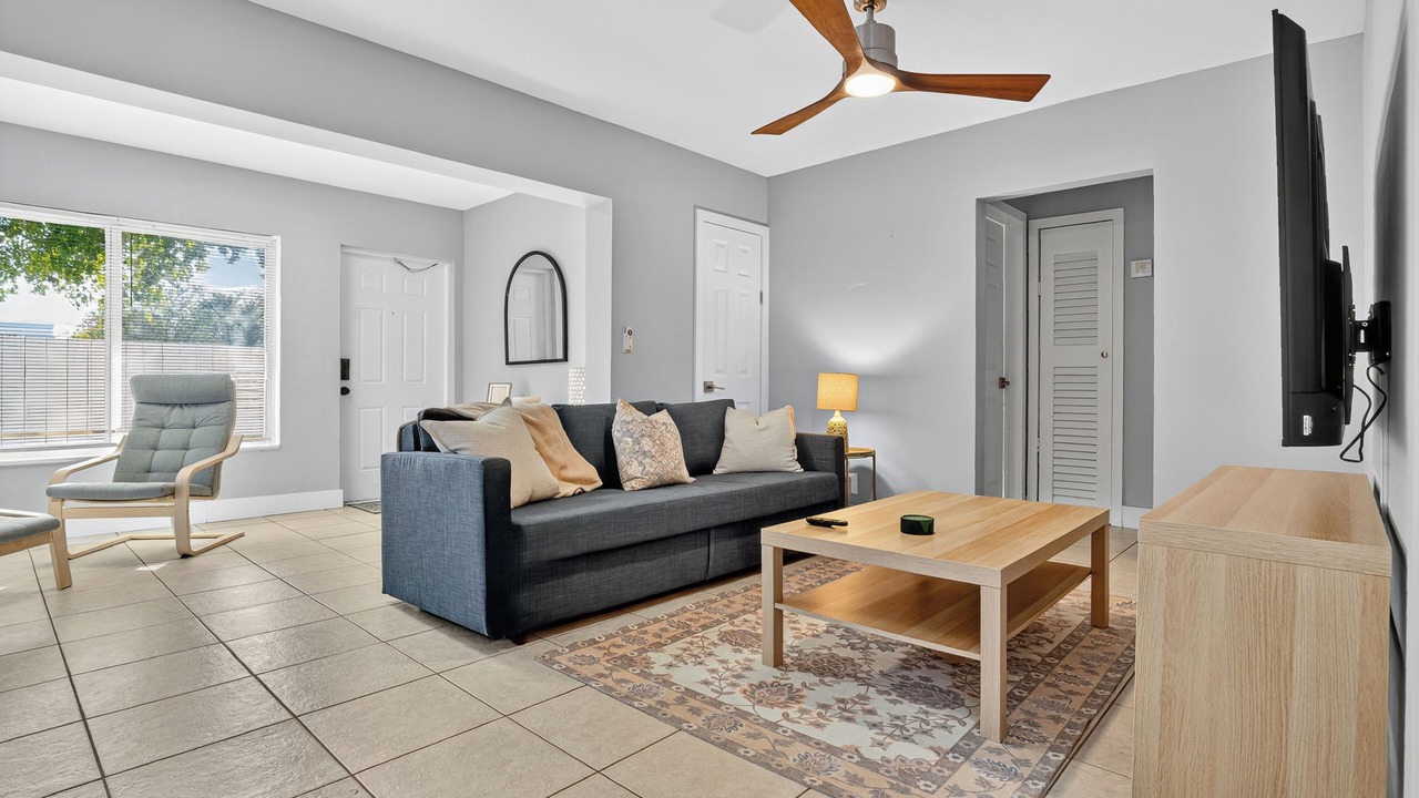 Photo of Livingroom in South Middle River