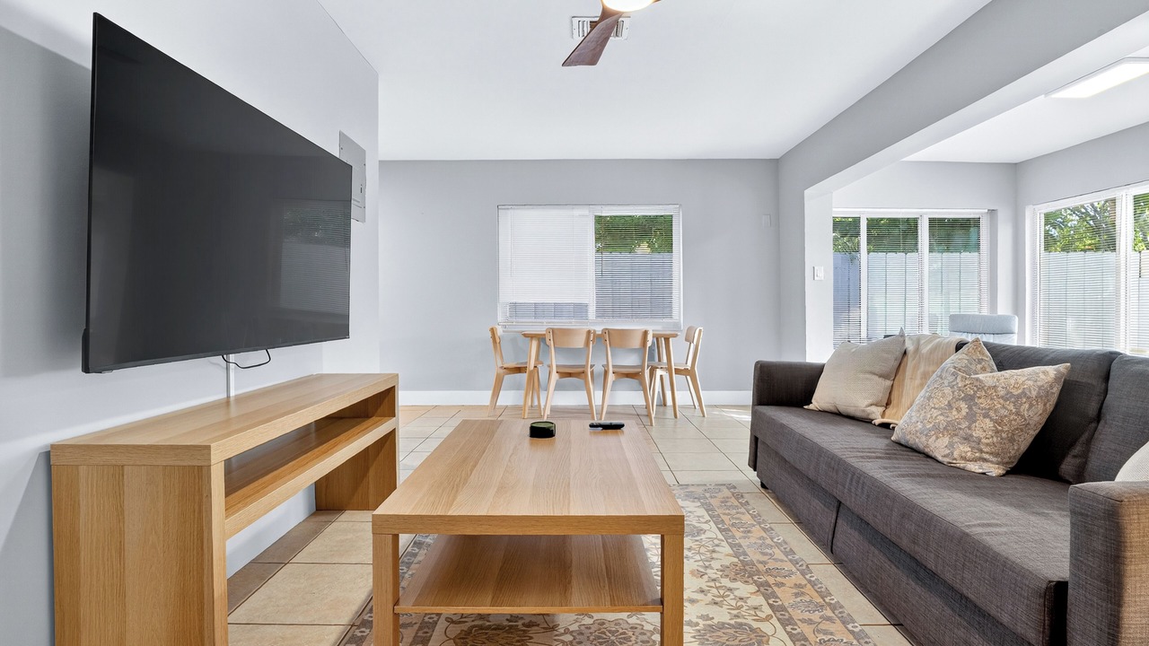 Photo of Livingroom in South Middle River