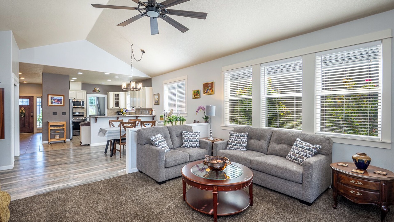 Photo of Livingroom in Canby