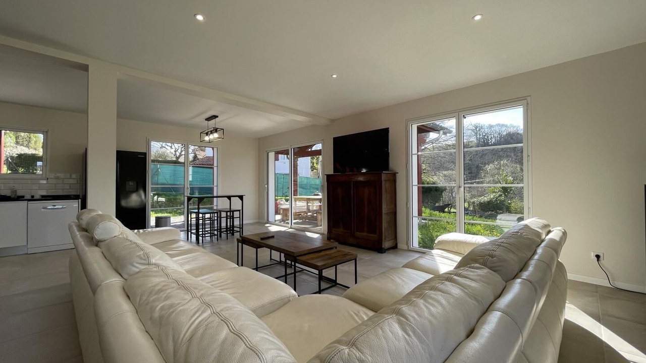 Photo of Livingroom in Sare