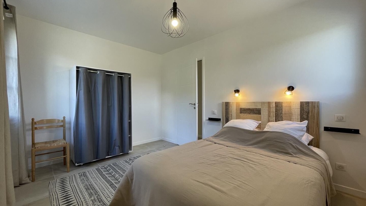 Photo of Bedroom in Sare