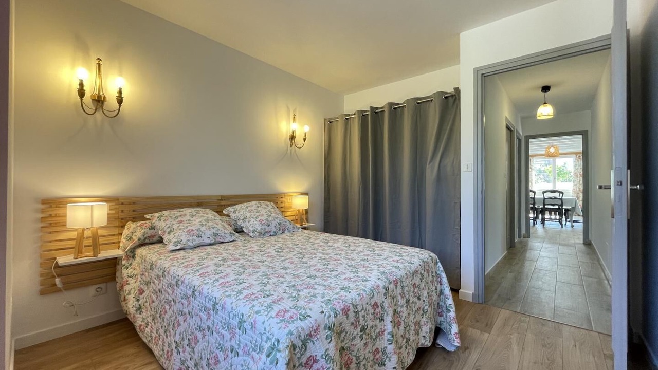 Photo of Bedroom in Sare