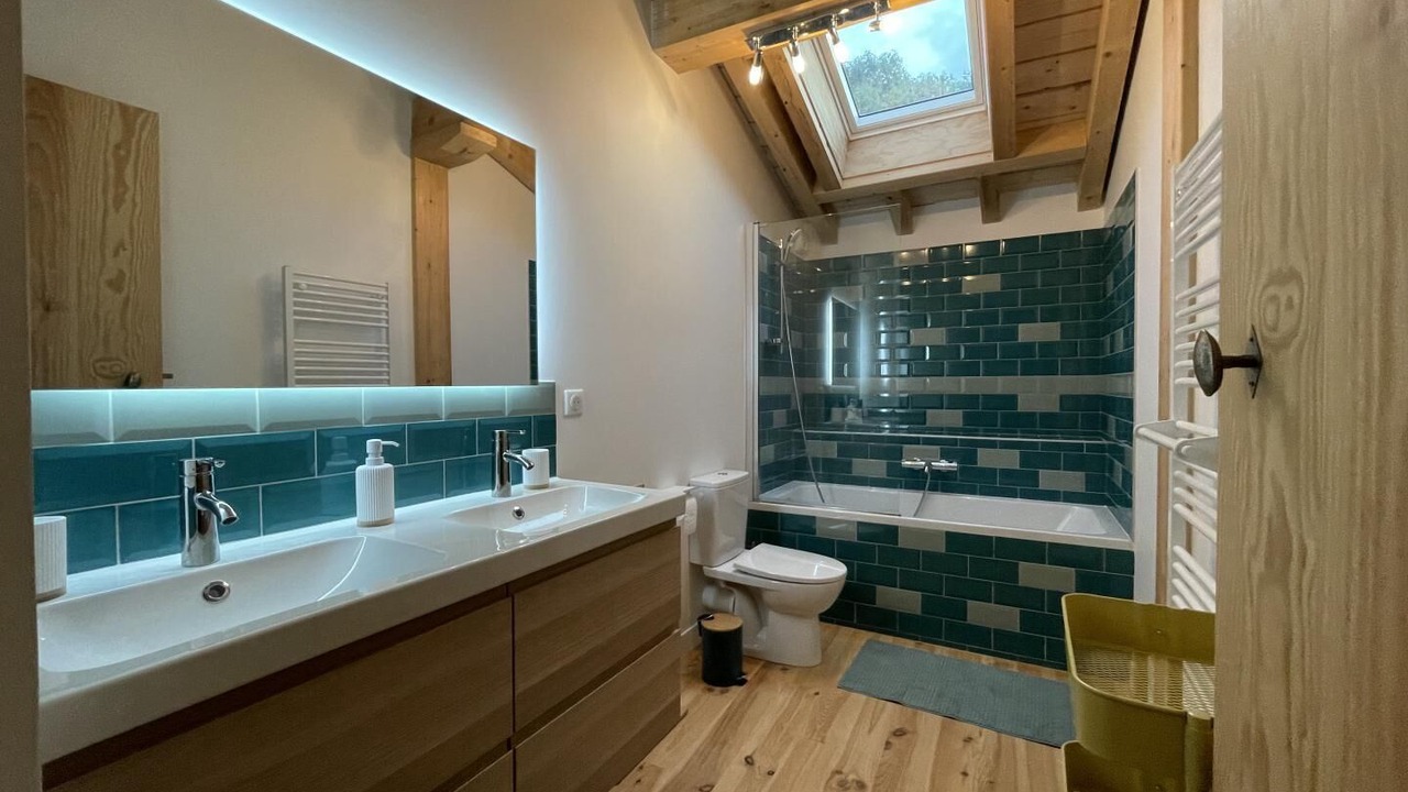 Photo of Bathroom in Souraide