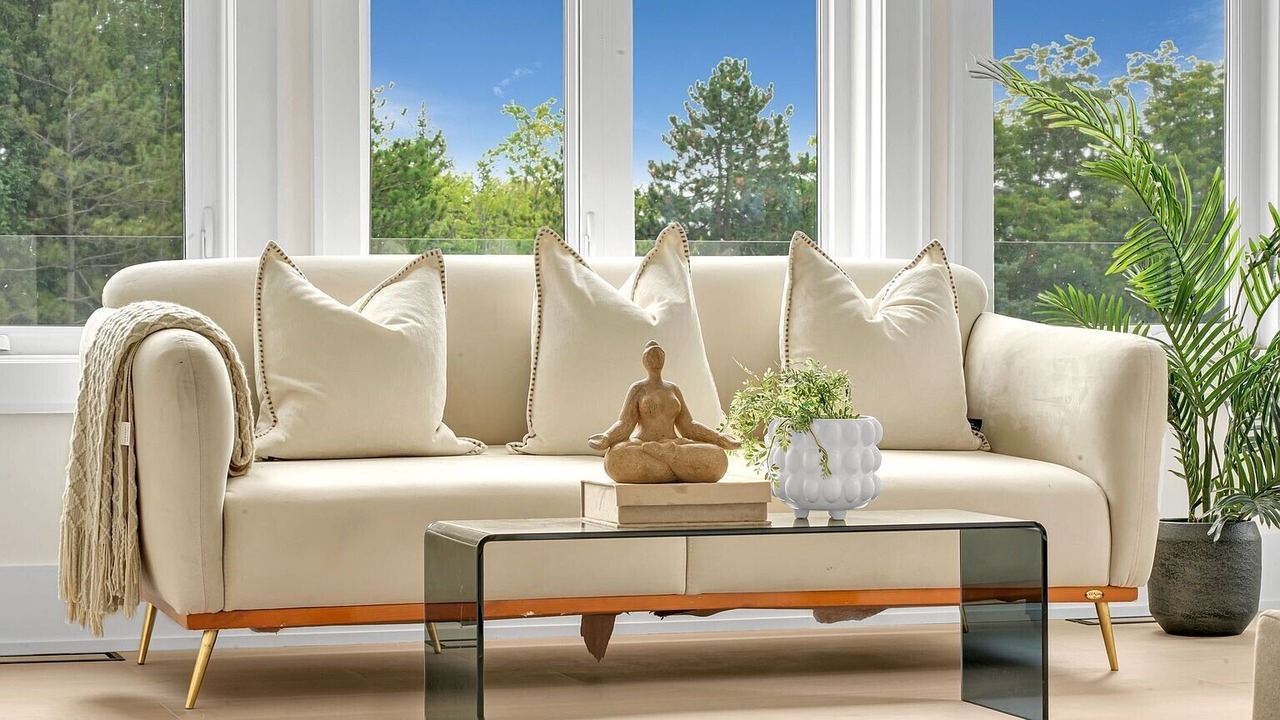 Photo of Livingroom in Caledon