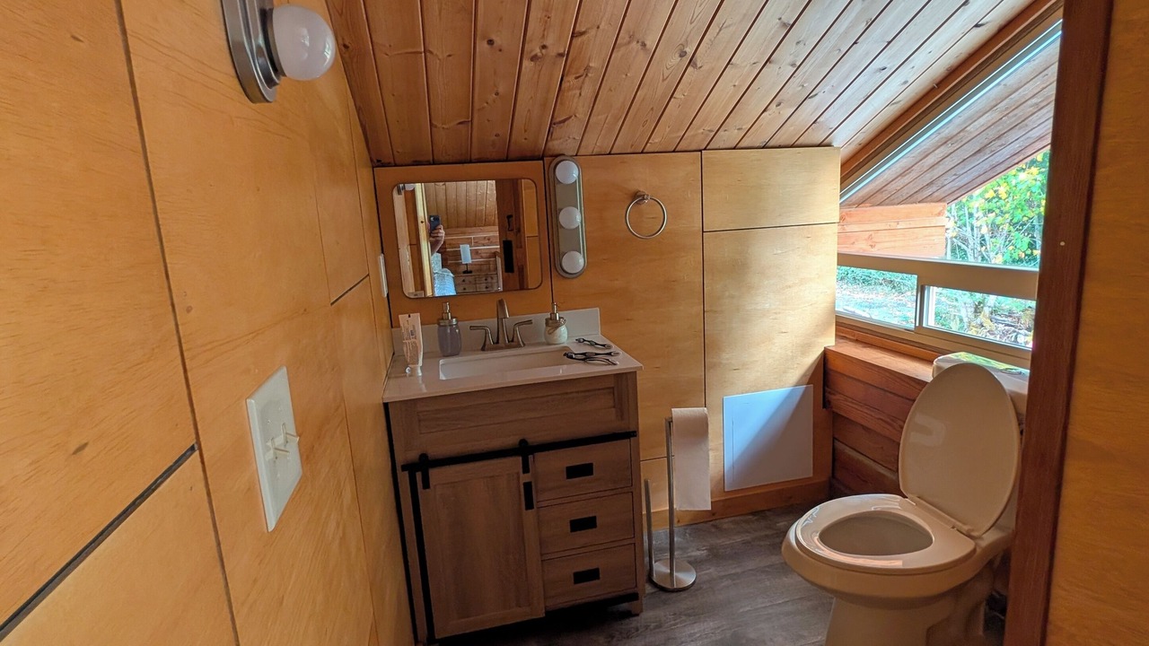 Photo of Bathroom in Randle