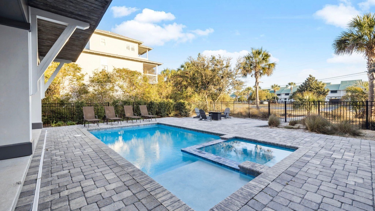 Photo of Outdoor in White's Gulfview