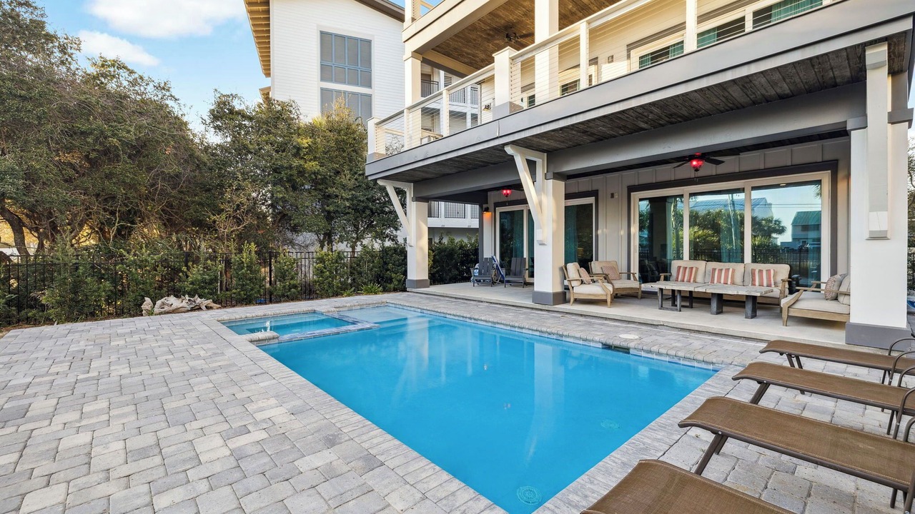 Photo of Outdoor in White's Gulfview